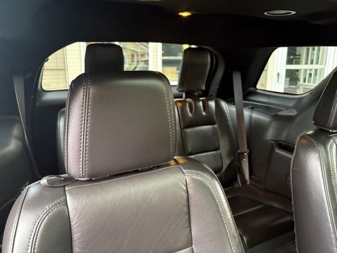 Used 2014 Ford Explorer XLT w/ Equipment Group 202A AWD/4WD image 25
