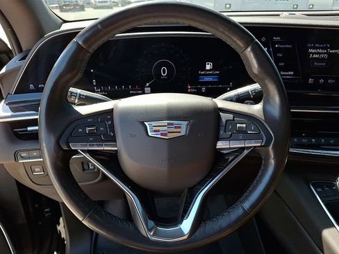 Used 2022 Cadillac Escalade Premium Luxury AWD/4WD image 17