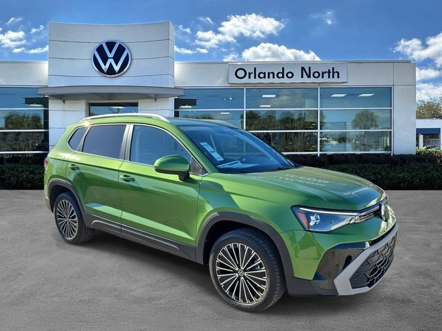 New 2026 Volkswagen Taos SE FWD image 1