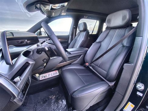 Certified 2026 Cadillac Vistiq Luxury image 18