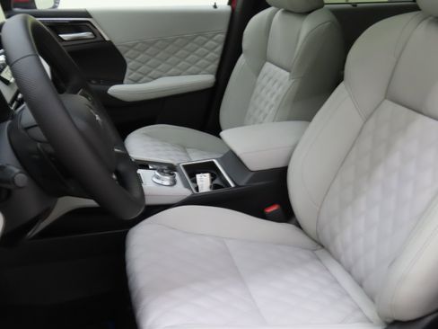 New 2025 Mitsubishi Outlander SEL image 10