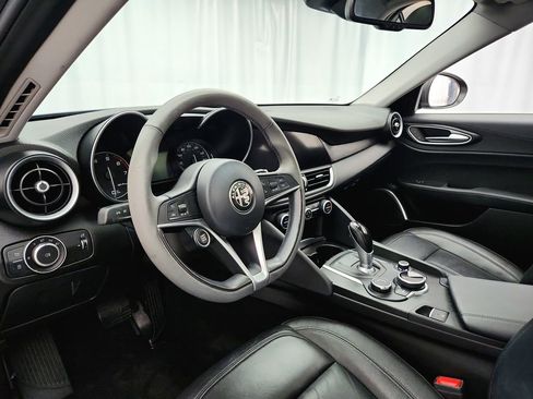 Used 2018 Alfa Romeo Giulia AWD image 9