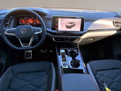 New 2026 Volkswagen Atlas Peak Edition image 5