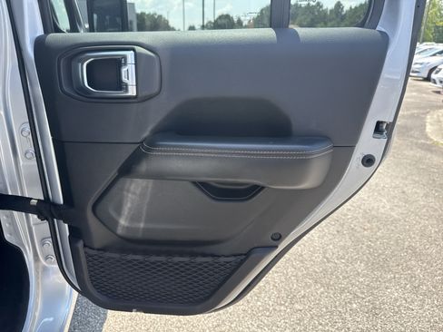 Used 2024 Jeep Wrangler Unlimited Sahara AWD/4WD image 16