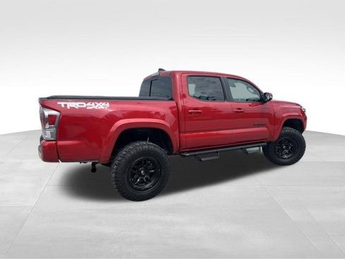 Used 2021 Toyota Tacoma TRD Sport w/ TRD Premium Sport Package AWD/4WD image 7