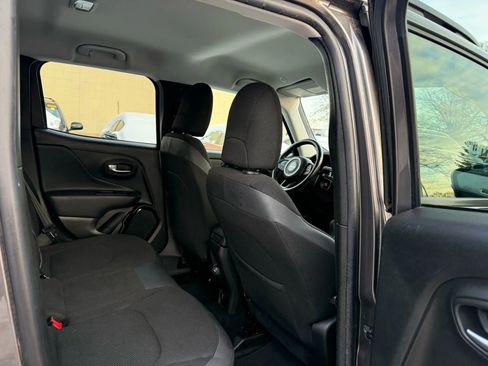 Used 2018 Jeep Renegade Altitude w/ Popular Equipment Group image 16