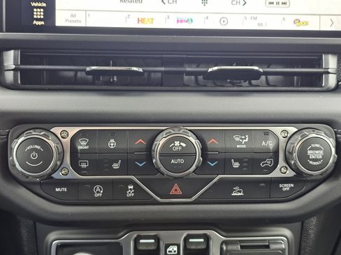 New 2026 Jeep Wrangler Unlimited Rubicon w/ Technology Group image 14