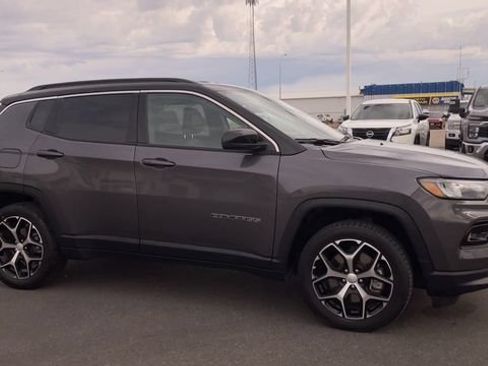 Used 2024 Jeep Compass Limited AWD/4WD image 3