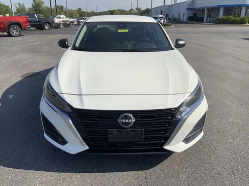 Used 2025 Nissan Altima 2.5 SV FWD image 3