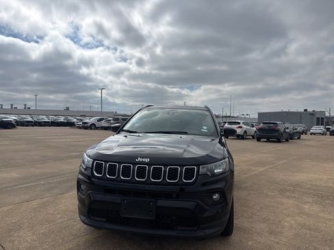Used 2025 Jeep Compass Latitude image 5