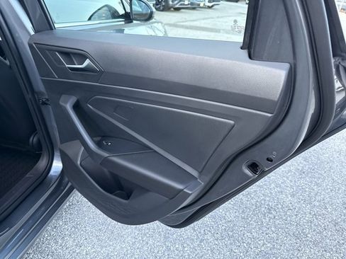 Used 2022 Volkswagen Jetta SE image 30