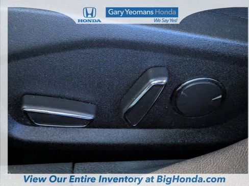 Used 2018 Ford Fusion SE w/ Fusion SE Technology Package image 22