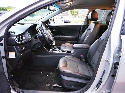 Used 2019 Kia Niro EX image 14