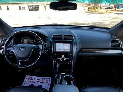 Used 2017 Ford Explorer Platinum image 31