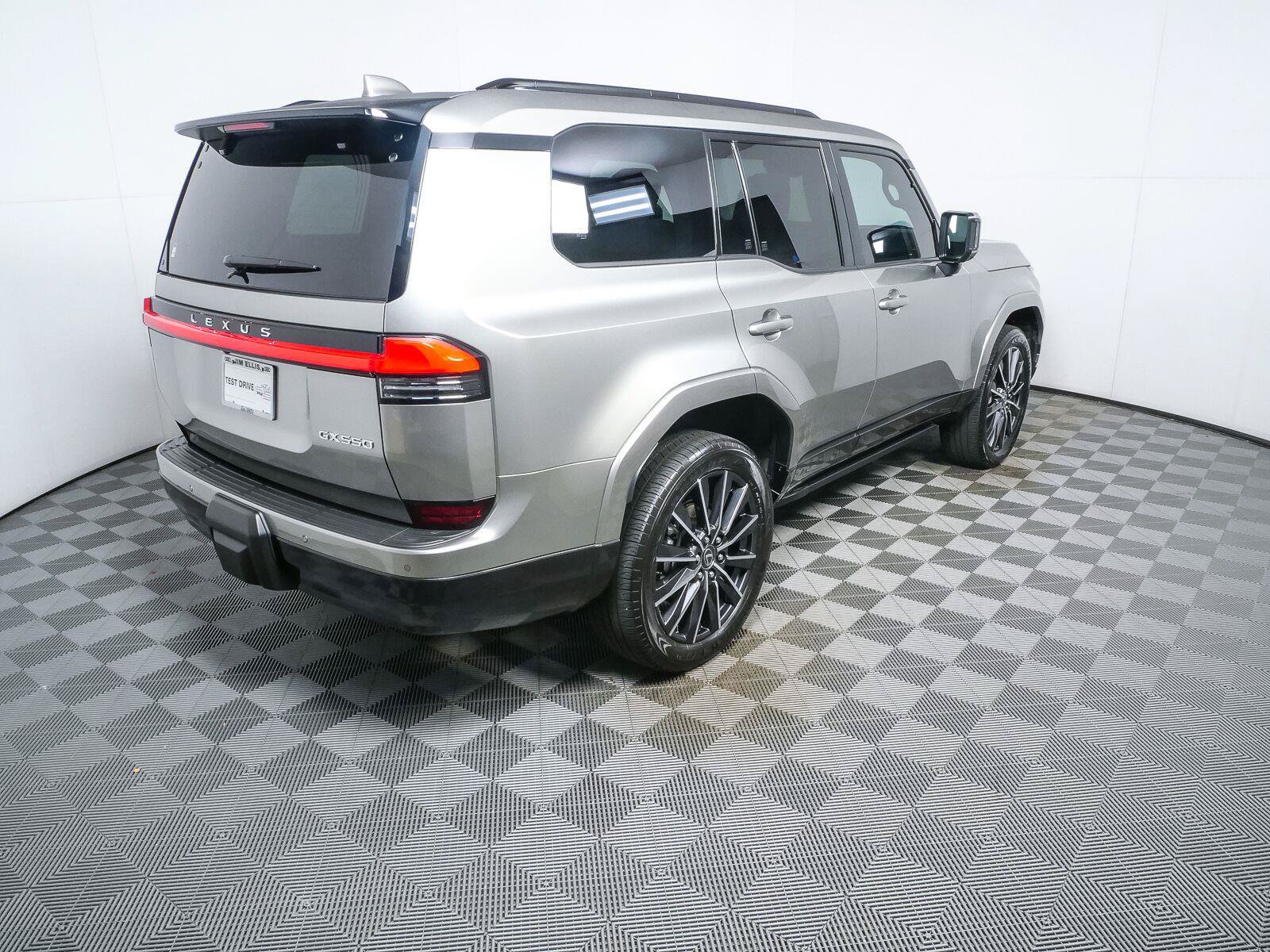 Used 2025 Lexus GX 550 w/ Accessory Package (Z1) AWD/4WD image 3
