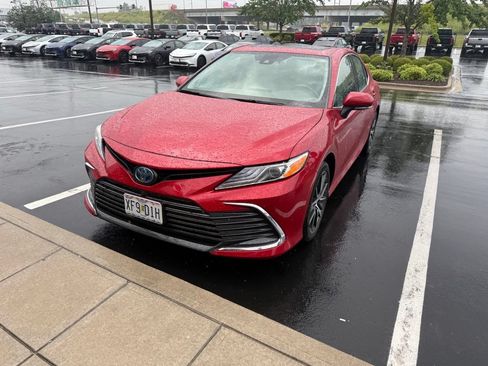 Used 2024 Toyota Camry XLE w/ Navigation Package FWD image 1