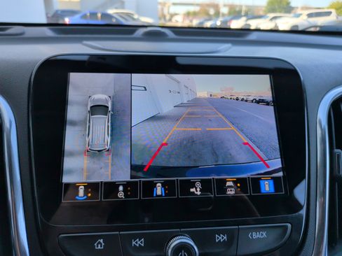 Used 2023 Chevrolet Equinox Premier image 17