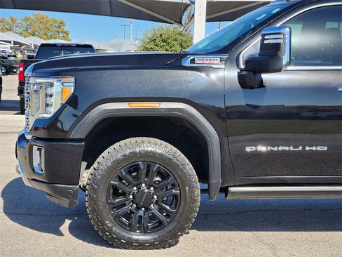 Used 2022 GMC Sierra 3500 Denali w/ Denali Black Diamond Edition image 8