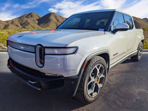 Used 2022 Rivian R1T Adventure image 2