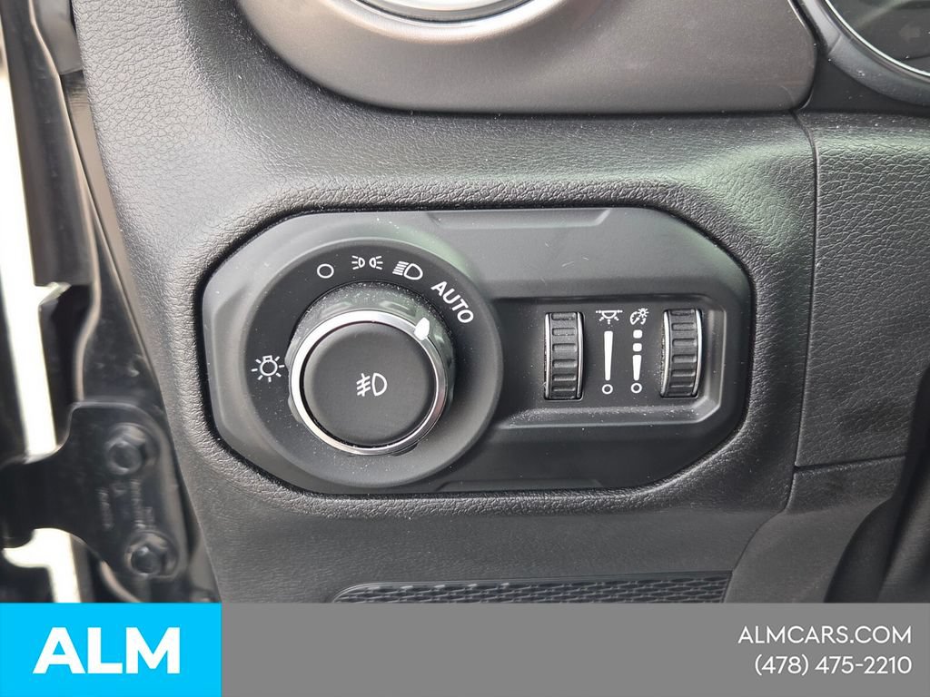 Used 2021 Jeep Wrangler Unlimited Sahara AWD/4WD image 28
