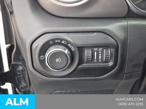 Used 2021 Jeep Wrangler Unlimited Sahara AWD/4WD image 28