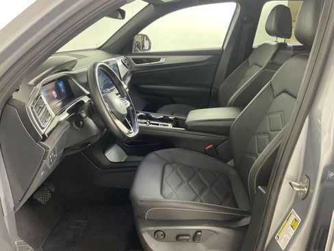 Used 2025 Volkswagen Atlas Cross Sport SE AWD/4WD image 17