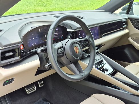 Certified 2025 Porsche Macan Electric RWD image 4
