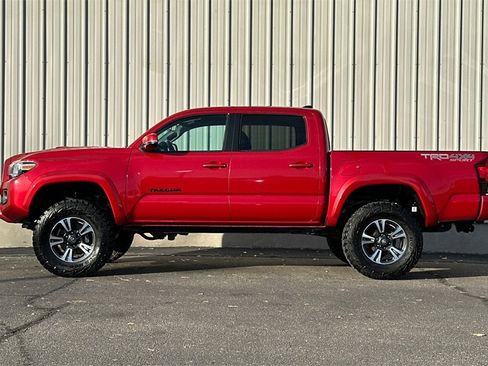 Used 2019 Toyota Tacoma TRD Sport image 8