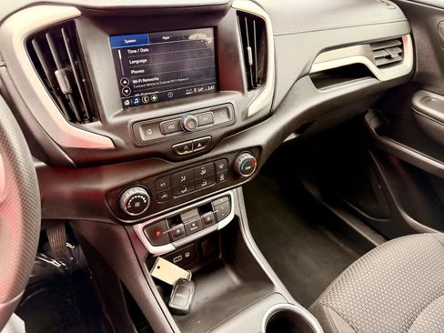 Used 2022 GMC Terrain SLE image 12