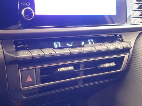 Used 2025 Toyota Camry SE image 27