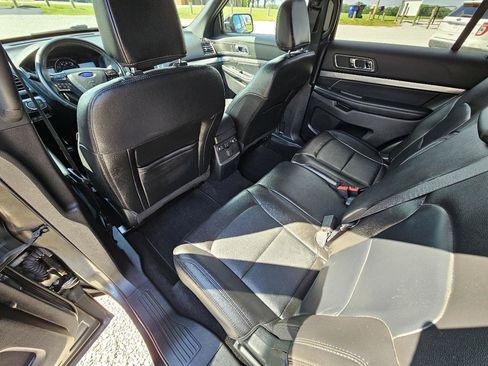 Used 2018 Ford Explorer XLT w/ Equipment Group 202A AWD/4WD image 19