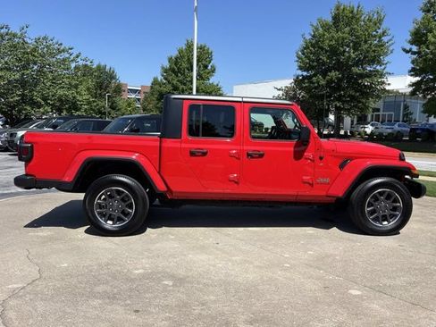 Used 2023 Jeep Gladiator Overland AWD/4WD image 2