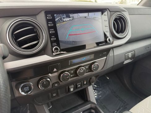 Used 2022 Toyota Tacoma TRD Sport image 17