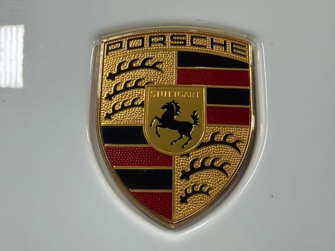Certified 2023 Porsche Macan AWD/4WD image 11