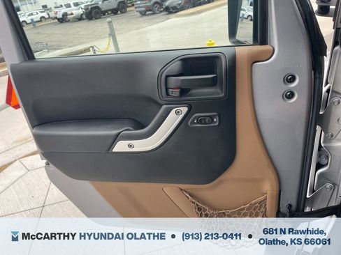 Used 2014 Jeep Wrangler Unlimited Sahara AWD/4WD image 31