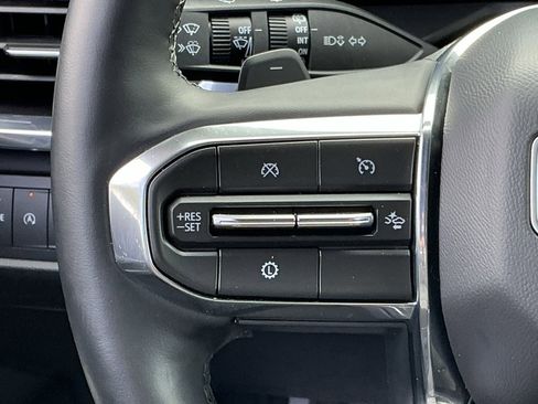 Used 2025 GMC Acadia Elevation image 36