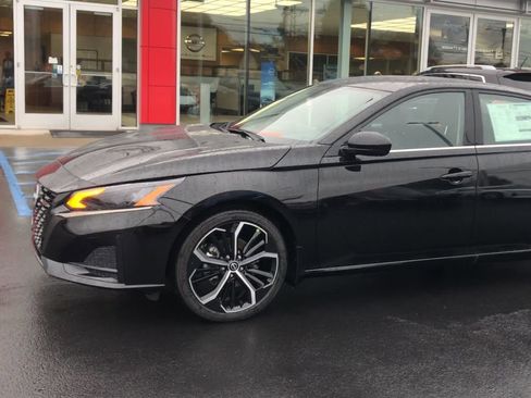 New 2025 Nissan Altima 2.5 SR w/ SR Premium Package image 5