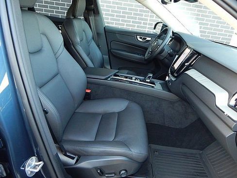 Certified 2025 Volvo XC60 T8 Plus w/ Protection Package Premier image 21