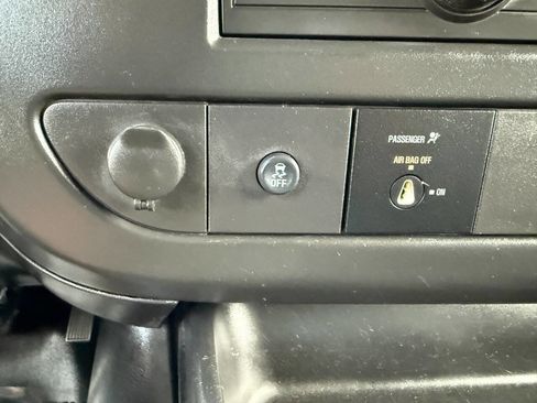 Used 2014 Chevrolet Express 2500 image 36