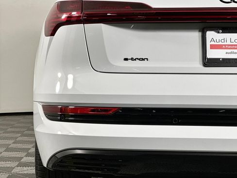 Used 2023 Audi e-tron Premium w/ Convenience Plus Package image 17
