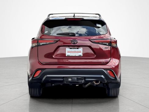 Certified 2025 Toyota Highlander XLE image 4