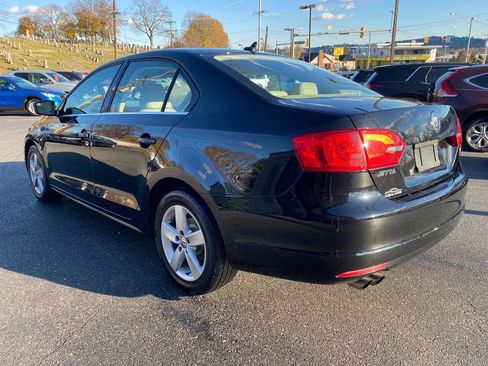 Used 2013 Volkswagen Jetta TDI image 5