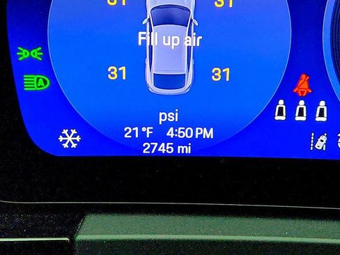 Used 2025 Porsche Macan 4 Electric image 13