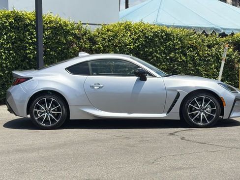 Used 2025 Toyota GR86 w/ ALL Weather Mat Package (TMS) RWD image 3