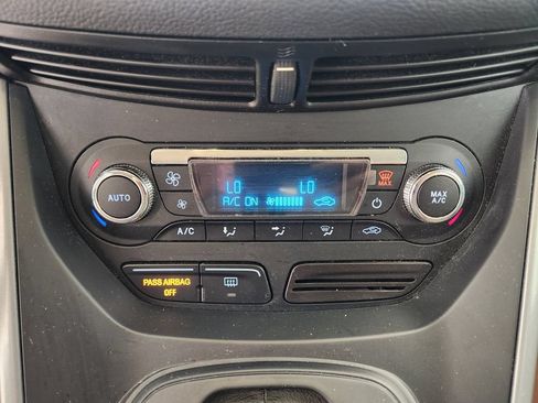 Used 2016 Ford Escape SE w/ Equipment Group 201A FWD image 18