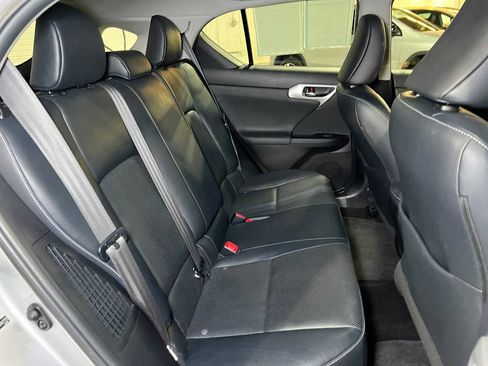 Used 2011 Lexus CT 200h Premium image 14