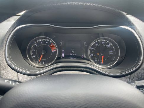 Used 2019 Jeep Cherokee Latitude Plus w/ Comfort/Convenience Group AWD/4WD image 23