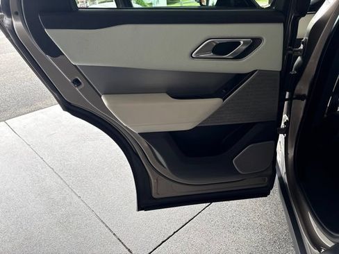 Used 2018 Land Rover Range Rover Velar R-Dynamic SE AWD/4WD image 12