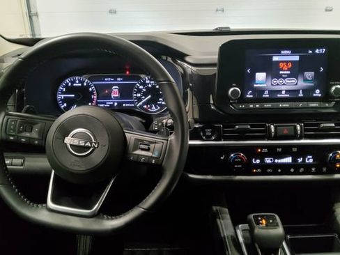 Used 2025 Nissan Pathfinder SV FWD image 22