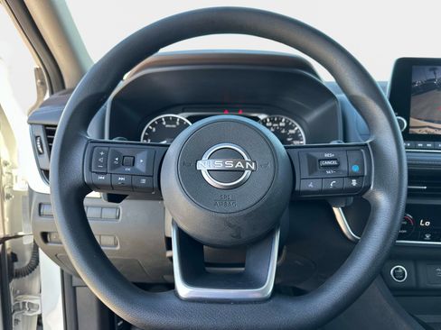 Used 2023 Nissan Rogue SV image 29